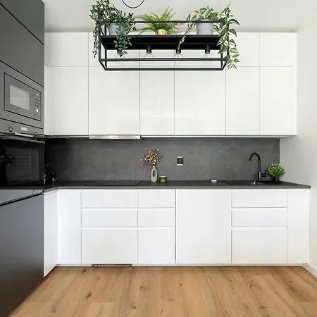 Spacious In With Desks And Parking By Renters Apartamento *