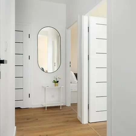 Spacious In With Desks And Parking By Renters * Poznań