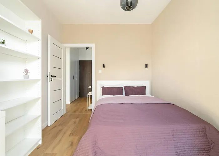 Spacious In With Desks And Parking By Renters Апартаменты Познань