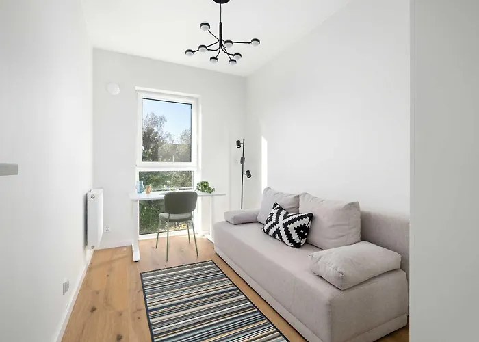 Апартаменты Spacious In With Desks And Parking By Renters Познань