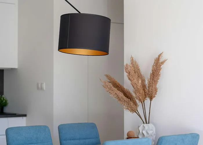 Апартаменты Spacious In With Desks And Parking By Renters Познань