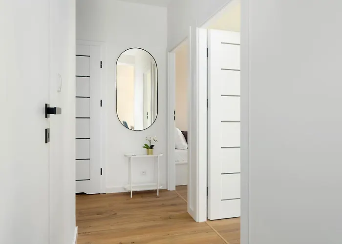 Spacious In With Desks And Parking By Renters * Познань