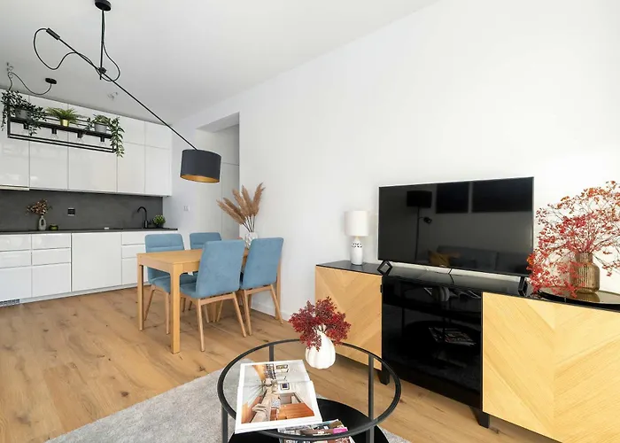 Spacious In With Desks And Parking By Renters * Познань