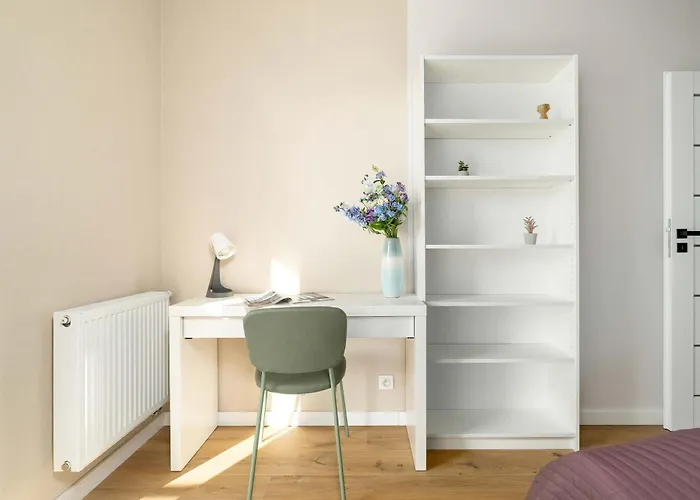 Spacious In With Desks And Parking By Renters Апартаменты Познань