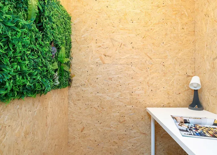 Spacious In With Desks And Parking By Renters